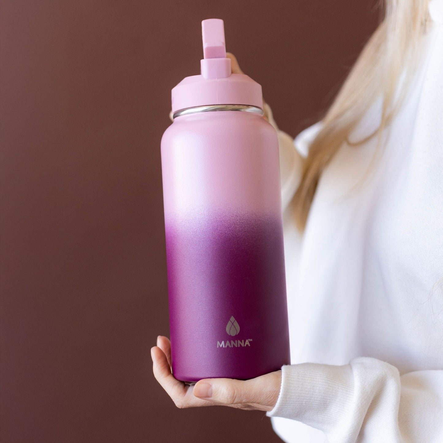 32-oz-powel-bottle-l7 32_Manna_Website_Lifestyles-2.jpg